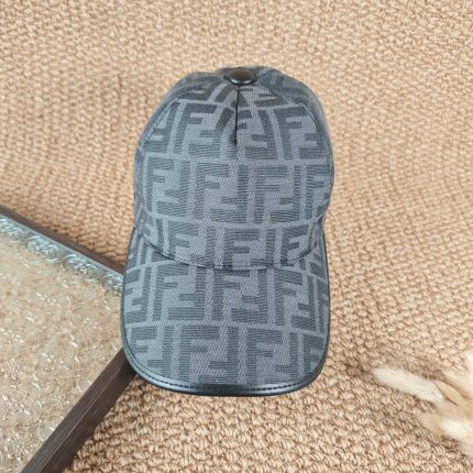 Fendi Simple baseball cap for men and women, duckbill cap for spring and summer outdoor sun protection, couple's hat